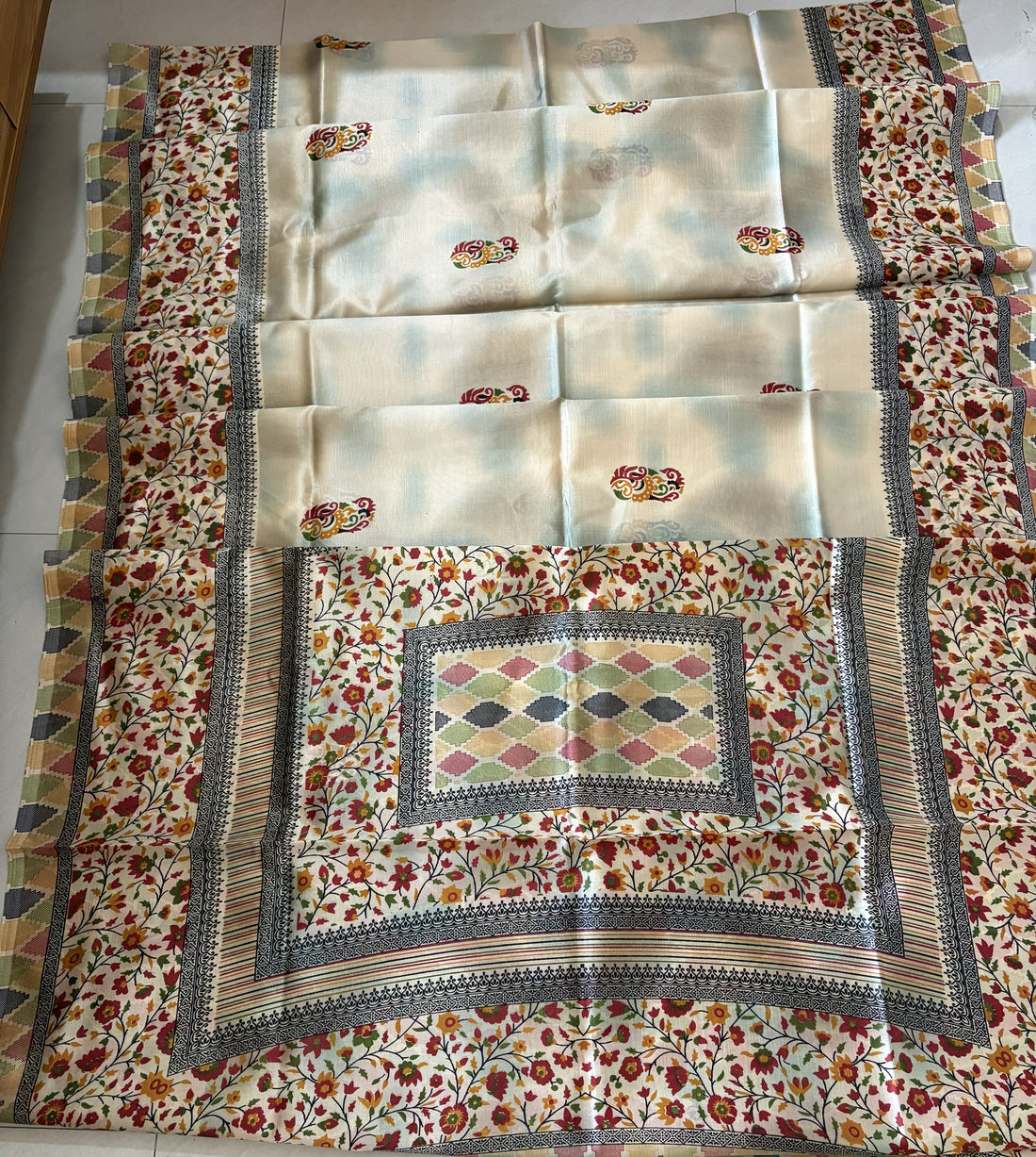 Cream Multicolor Printed Saree