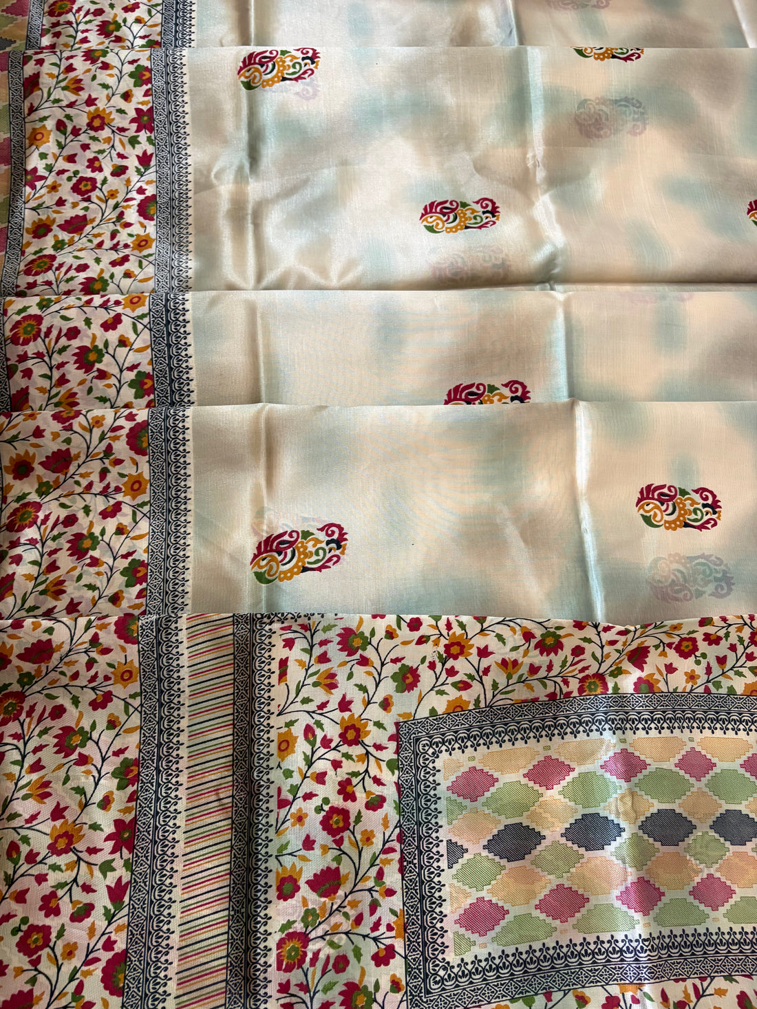 Cream Multicolor Printed Saree