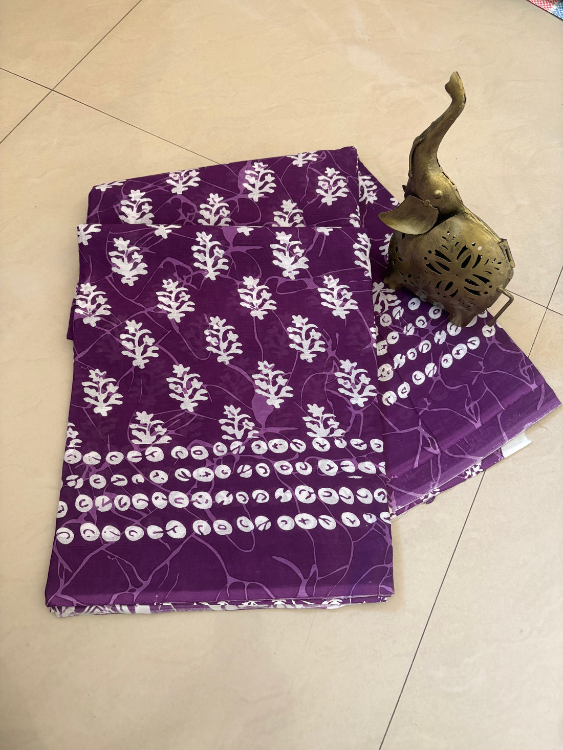 Purple White Leaf Printed Cotton Mulmul Saree