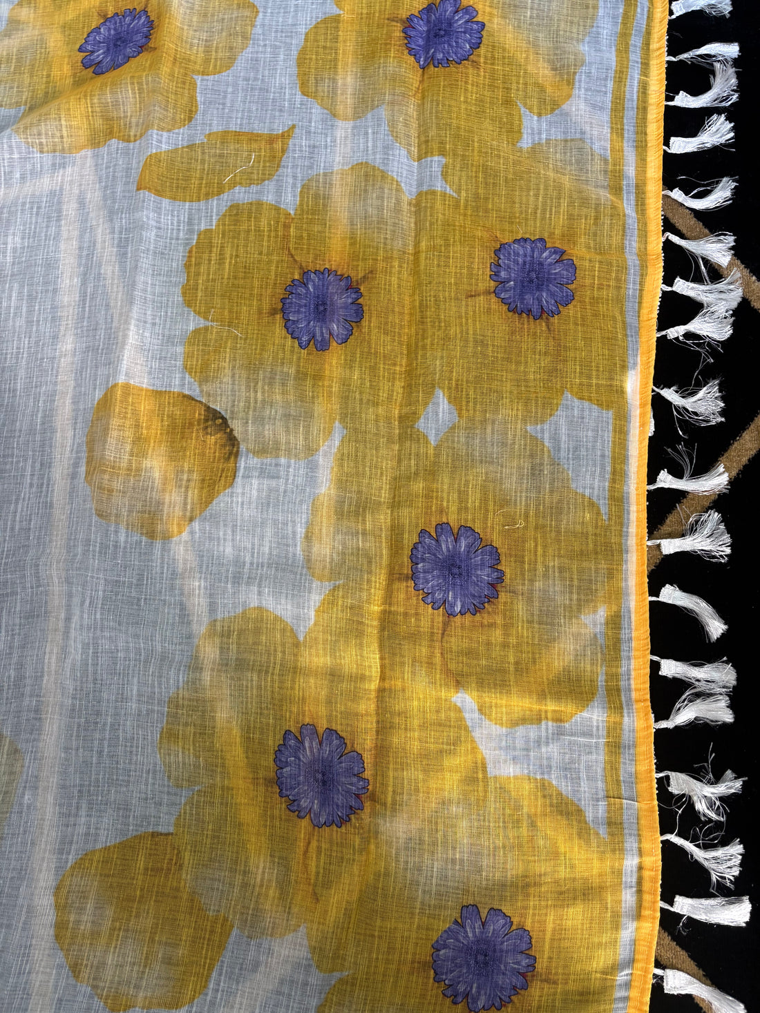 Cream big flowers Printed Saree